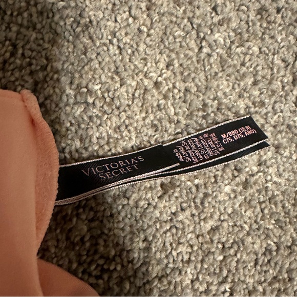 Victoria’s Secret soft bralette size medium NWOT - Picture 3 of 3